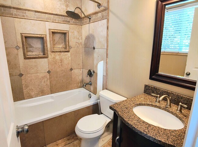 Building Photo - Great 4 Bd 3 Bath Home in Draper