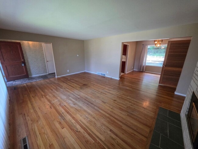 Building Photo - Wonderful Home on the south hill