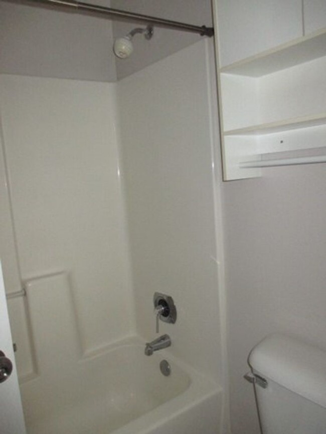 Building Photo - 112 Live Oak Ct