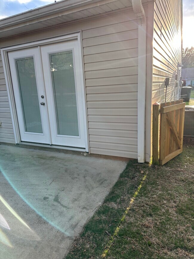 Building Photo - 234 Tamarack Dr