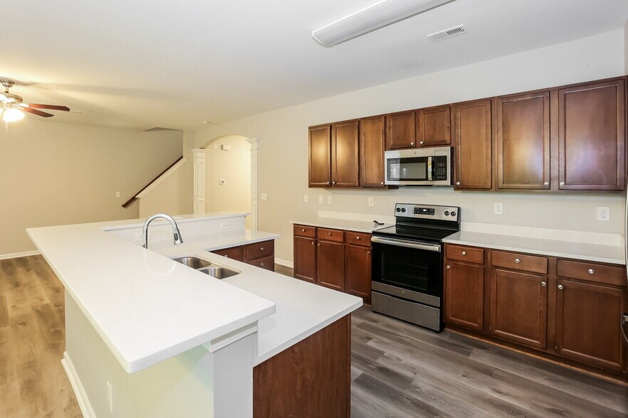 Building Photo - 7107 Lighted Way Ln