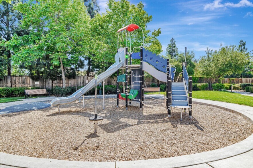 Building Photo - 6704 S Mariposa Ln