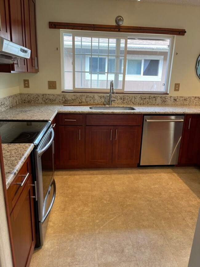 Building Photo - 4 bedroom 2 bath single family home-  Kaneohe!