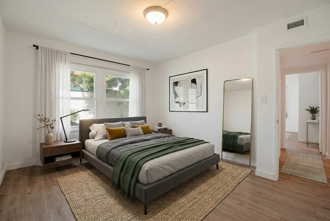 Building Photo - 5847.5 W 88th St