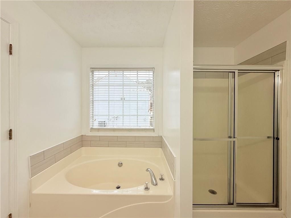 Building Photo - 945 Sweet Mill Ln