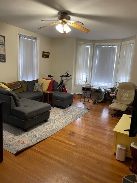 Primary Photo - 16 Maple St