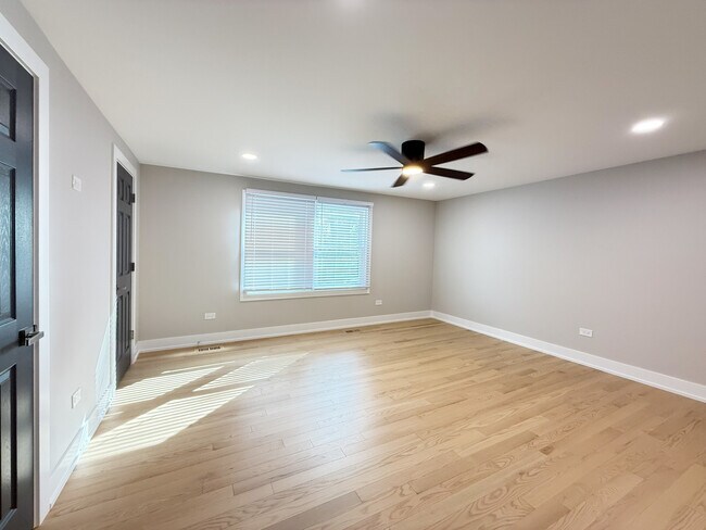 Building Photo - 3103 N Wilshire Ln