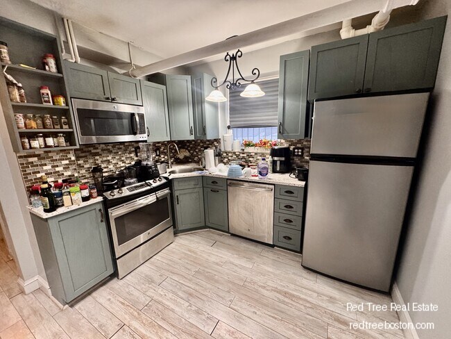 Building Photo - 1662 Commonwealth Ave