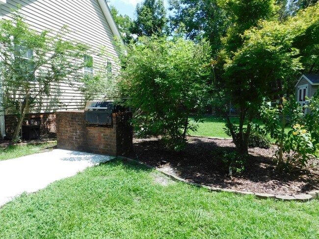 Building Photo - 300 Taliaferro Ln