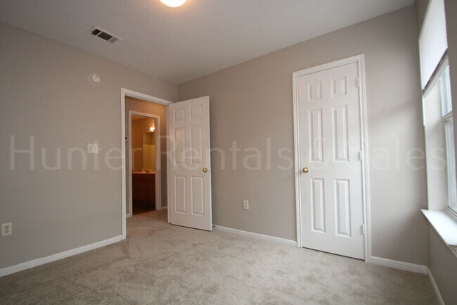 Building Photo - Cove Duplex