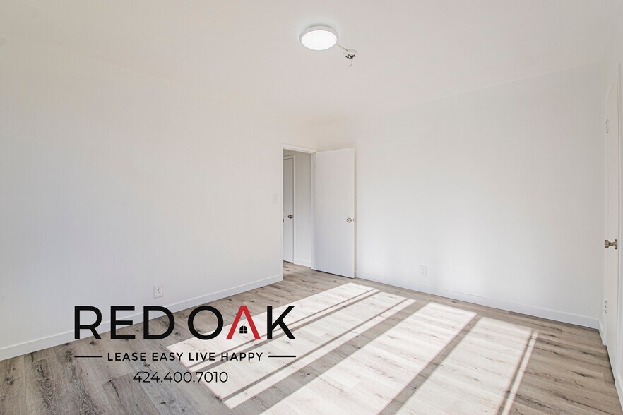 Building Photo - 820 S Gramercy Pl