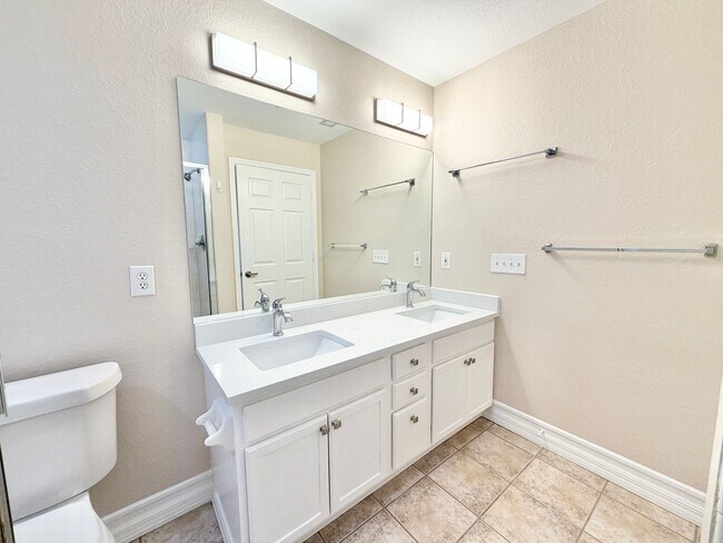 Building Photo - ** FAIRWAY PRESERVE ** 3 BED / 2 BATH CONDO - PET OK! - NORTH NAPLES - ANNUAL RENTAL