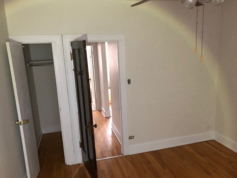 Building Photo - 3454 N Kedvale Ave