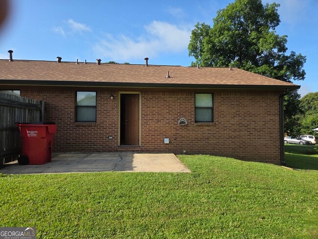 Building Photo - 8457 Pineland Dr