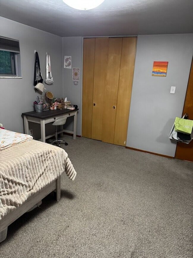 Building Photo - Spacious Split Level in Baldwin for Rent- ...