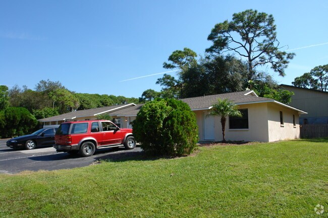 Building Photo - 165 Old Englewood Rd
