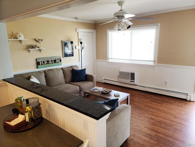 Building Photo - 62 Canoe Place Rd