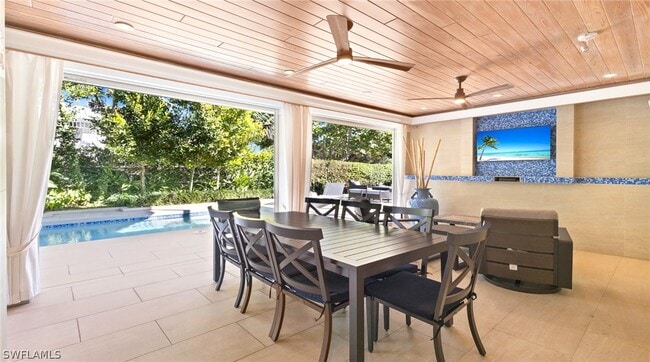 Building Photo - 877 7th St S