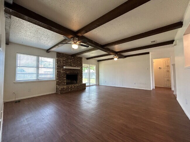Building Photo - Charming 3-Bedroom Lubbock Home with Cozy ...