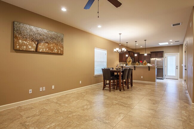 Building Photo - STYLISH EASTSIDE HOME