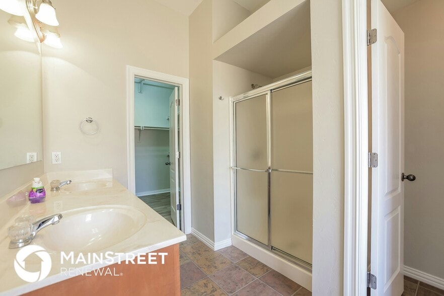 Building Photo - 13524 Gramercy Park Pl