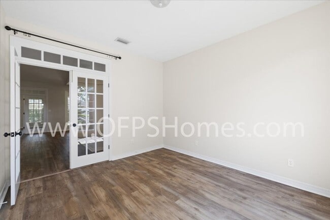 Building Photo - Niceville 3/2 with Office Flexible Availability