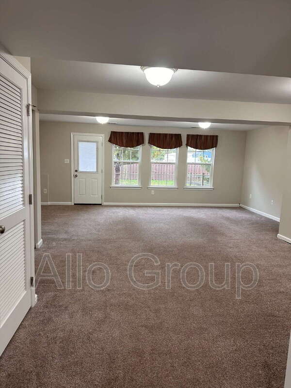Building Photo - 205 Arctic Ln