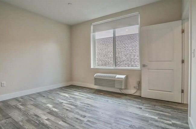 Building Photo - 140 Avenue B