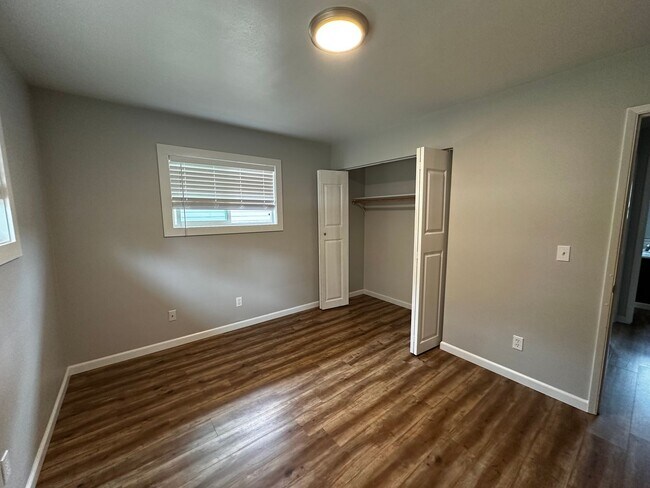 Building Photo - Super Clean 2 Bedroom Unit Of Duplex in North Albany