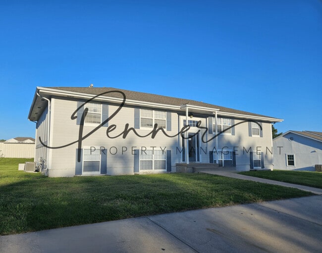 Primary Photo - 132 N Crest Dr