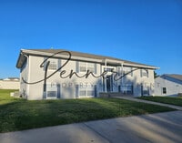 Building Photo - 136 N Crest Dr