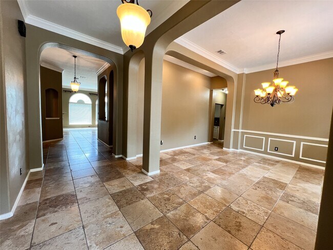 Building Photo - 2215 Dorman Ct