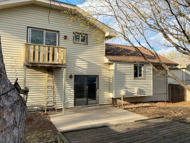 Building Photo - 3BD, 2BTH Bellevue Charmer Ready for YOU, $2,300!!
