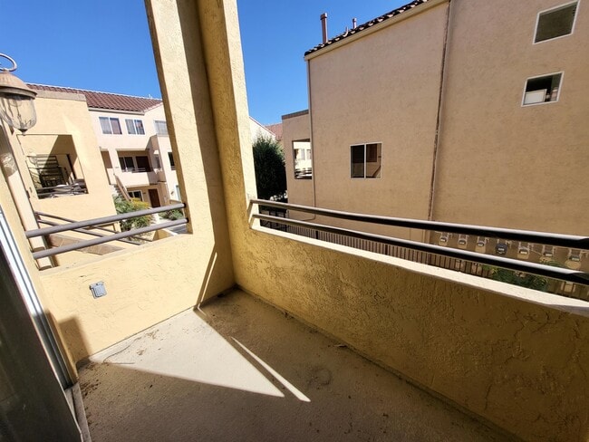 Building Photo - 3957 Nobel Dr