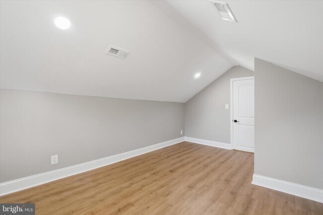 Building Photo - 906 Washington Ave