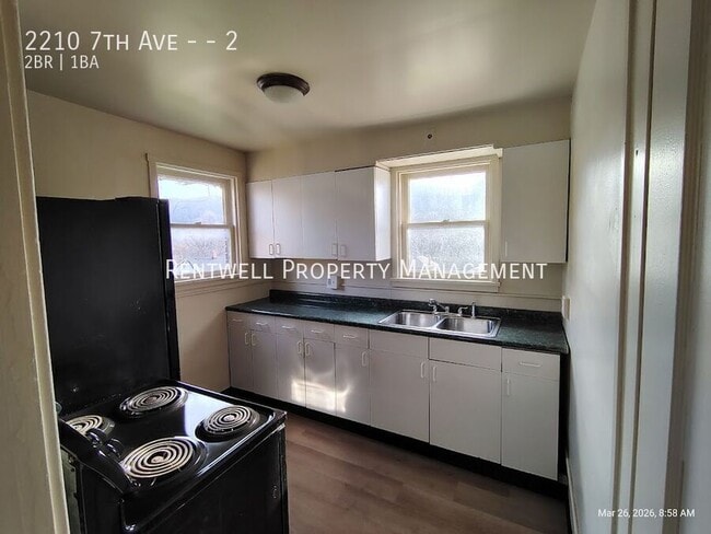 Building Photo - 2210 7th Ave