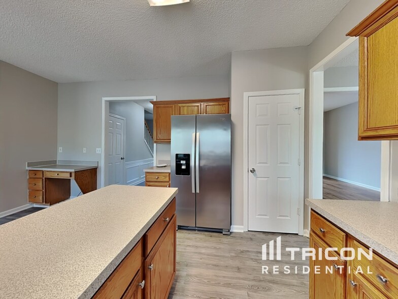 Building Photo - 2335 Black Rock Dr