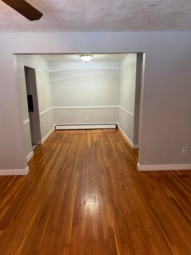 Building Photo - 4 Brook Rd