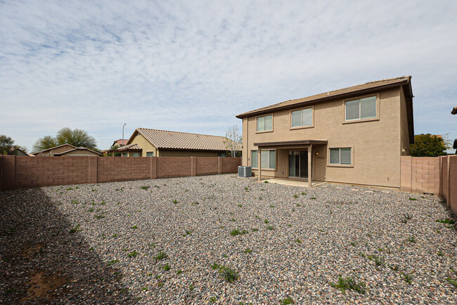 Building Photo - 4 bedrooms