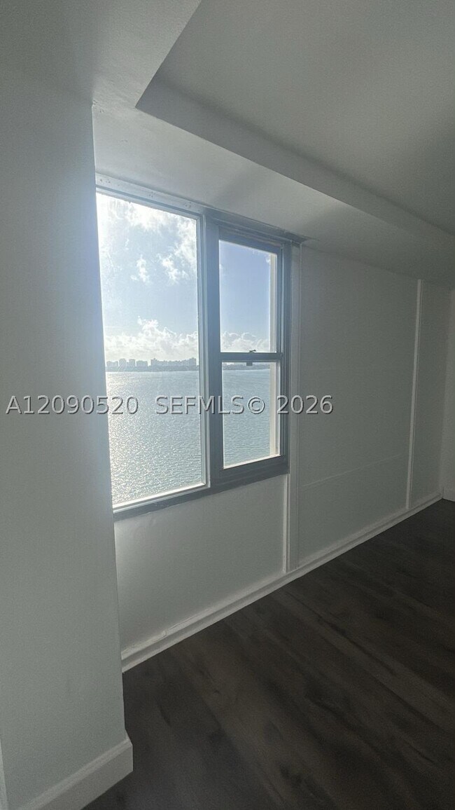 Building Photo - 7545 E Treasure Dr