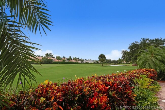 Building Photo - 528 Les Jardin Dr