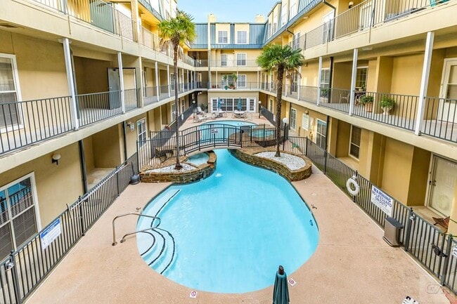 Building Photo - 921 Marine Dr