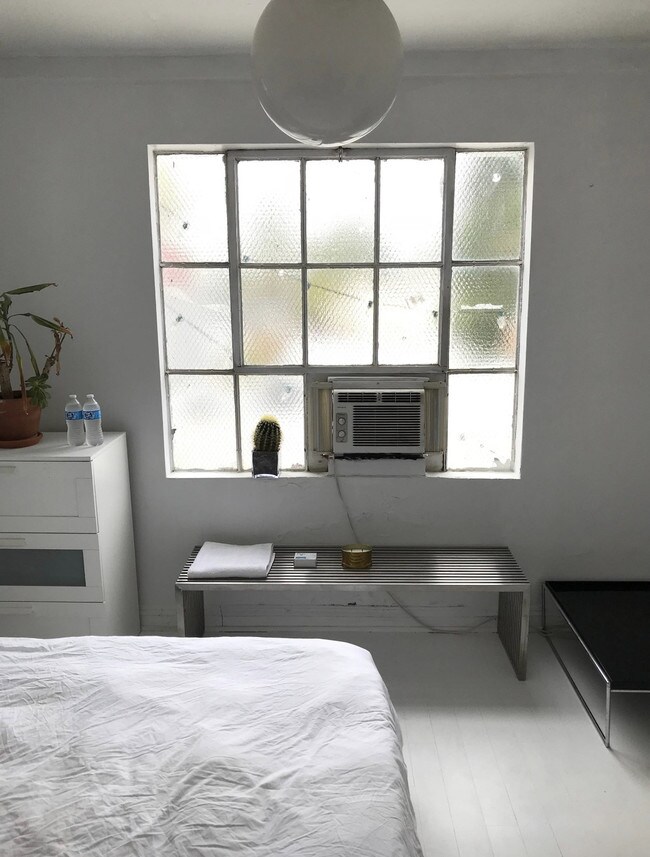 137 N Larchmont Blvd Los Angeles, CA Apartment Finder