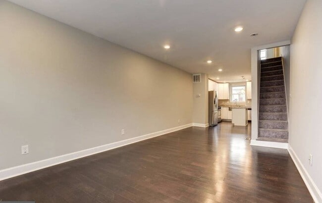 Primary Photo - 307 S Newkirk St