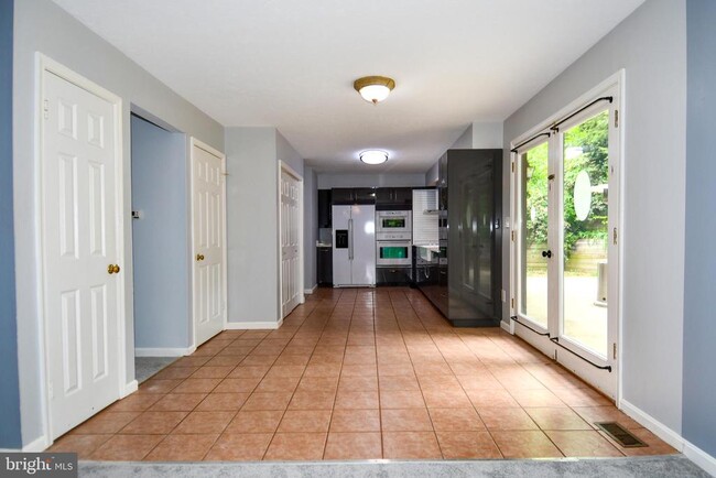 Building Photo - 2062 Farragut Dr