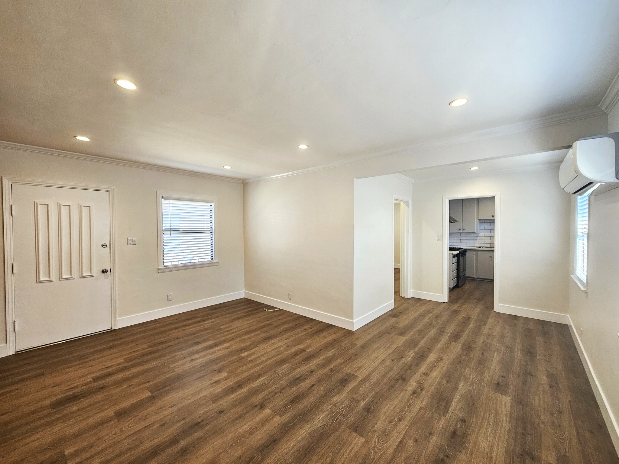Building Photo - 1604 N Hollywood Way