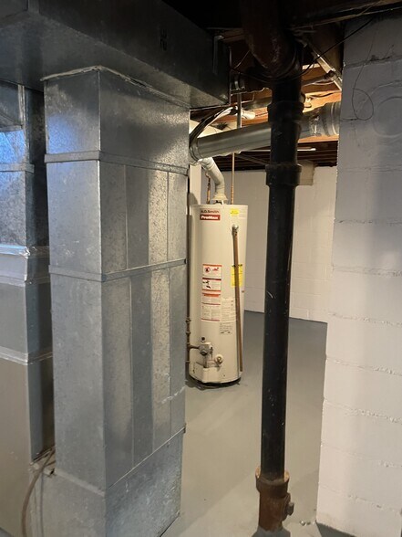 utility room - 2522 Hancock St