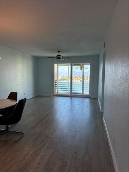 Building Photo - 7902 Sailboat Key Blvd S