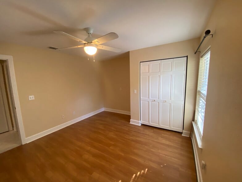 primary bedroom - 512 Williams St