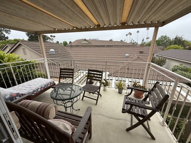 Building Photo - Spacious 2 BED/ 1.5 BATH in Encino Royal (...